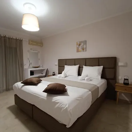 Hotel Roussa's 2*