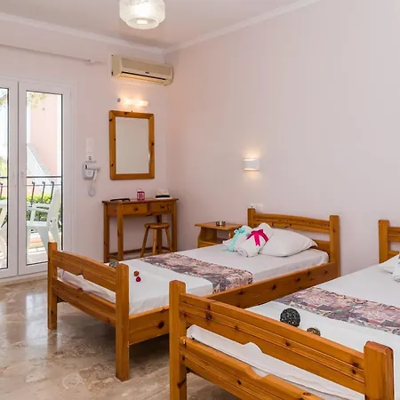 Roussa's Hotel