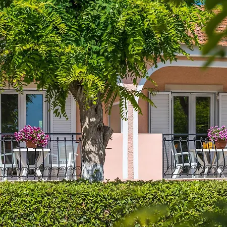 Roussa's Hotel Laganas